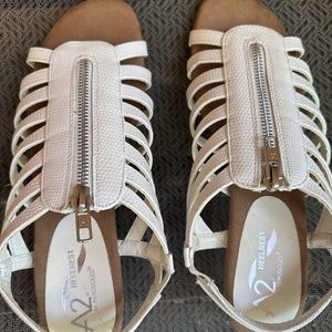 A2 by Aerosoles Comfort White Strappy Sandal with Zipper Comfort Heel 8.5 LK NEW